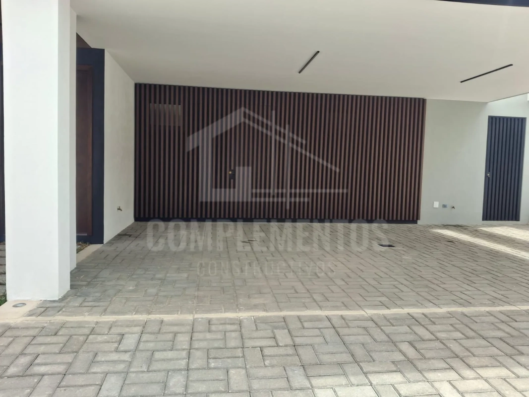 Casa en renta zona 10