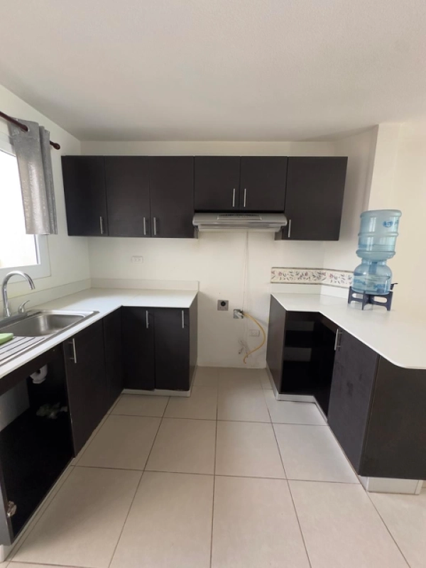 Casa en alquiler de 4 habitaciones en Alamedas de Santo Domingo km30.5 CES