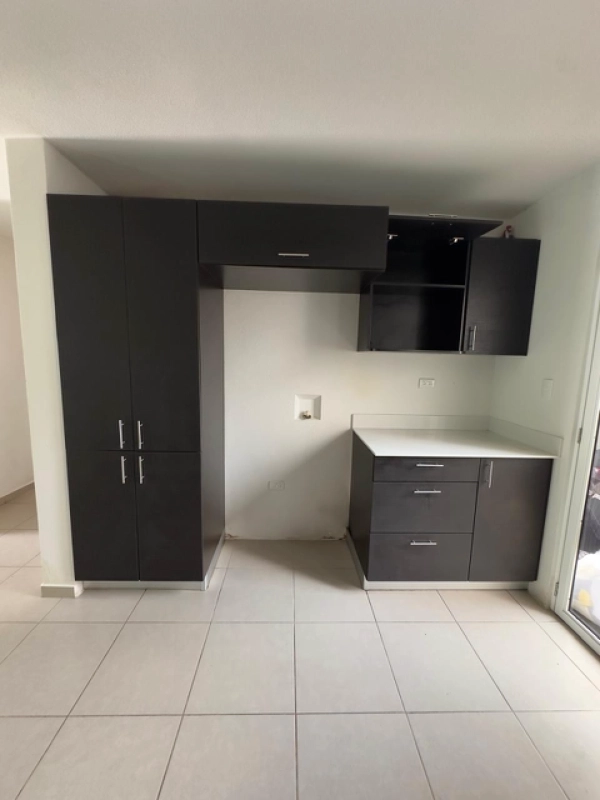 Casa en alquiler de 4 habitaciones en Alamedas de Santo Domingo km30.5 CES