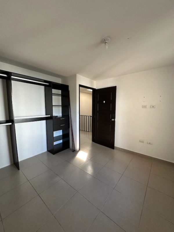 Casa en alquiler de 4 habitaciones en Alamedas de Santo Domingo km30.5 CES