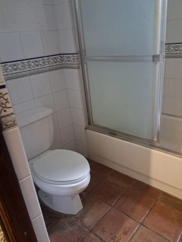 ALQUILO CASA Z.14 DARUE, 4 HAB, 3 BAÑOS, 4 PARQUEOS, PATIO, BODEGA, SALA FAMILIAR