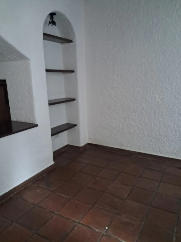 ALQUILO CASA Z.14 DARUE, 4 HAB, 3 BAÑOS, 4 PARQUEOS, PATIO, BODEGA, SALA FAMILIAR