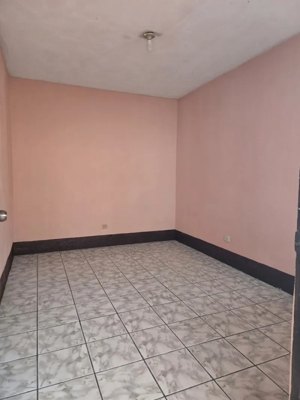 Venta de casa en zona 7 Castillo Lara con 10 dormitorios