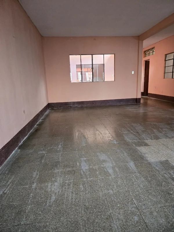 Venta de casa en zona 7 Castillo Lara con 10 dormitorios