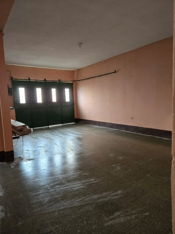 Venta de casa en zona 7 Castillo Lara con 10 dormitorios