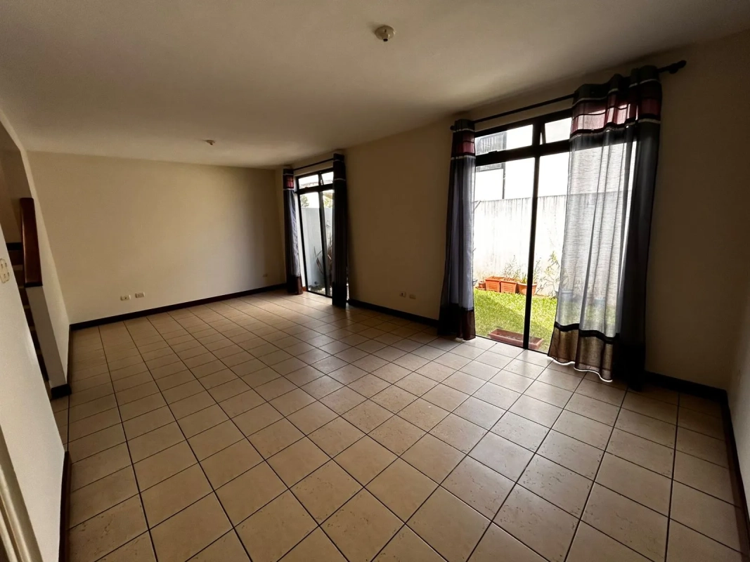 🏡 Amplia Casa en Renta – Fraijanes, Km 21.5