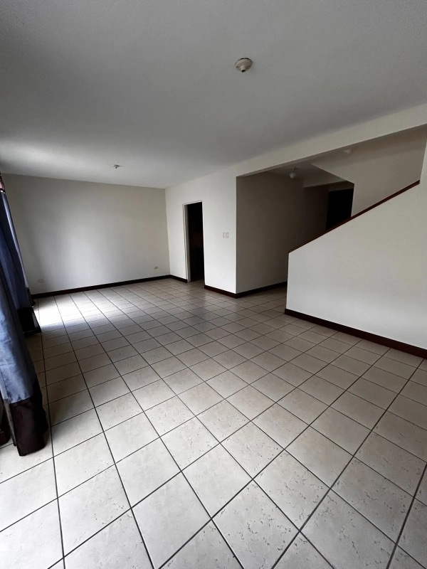 🏡 Amplia Casa en Renta – Fraijanes, Km 21.5