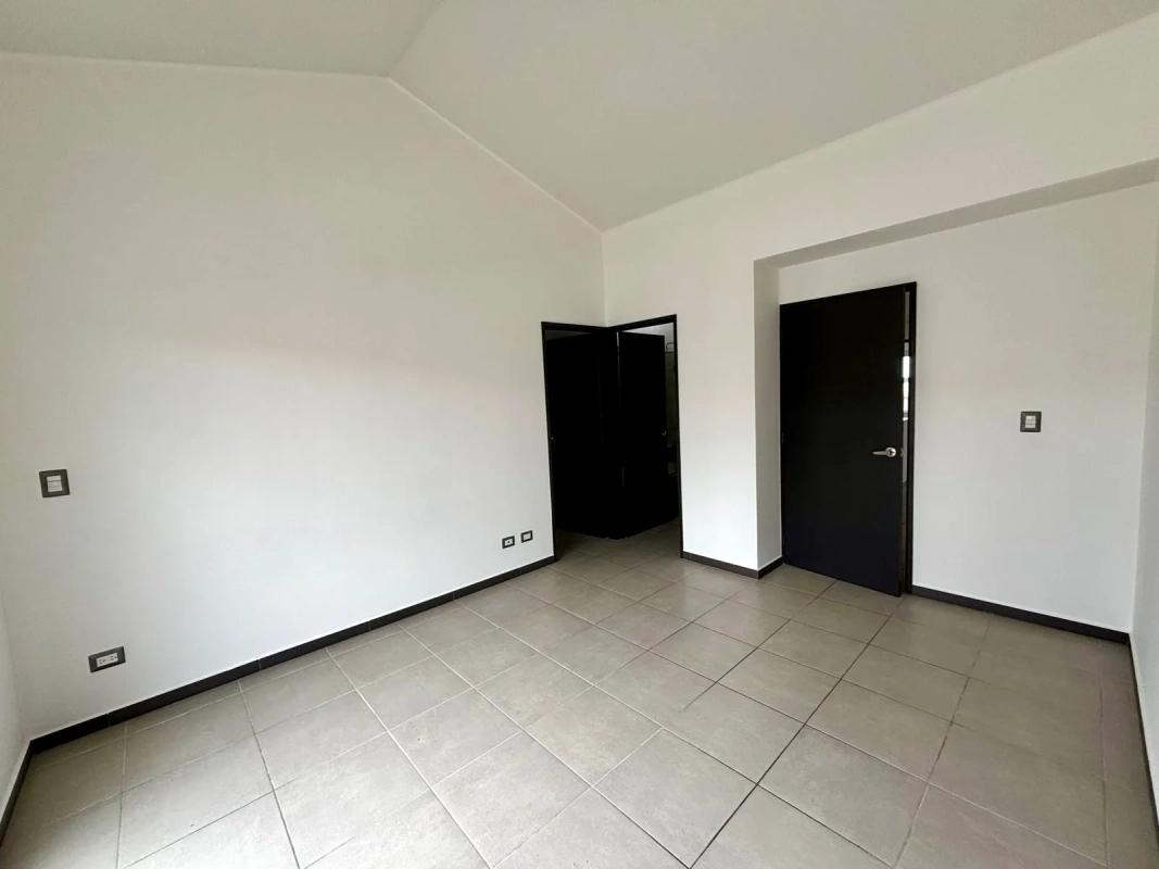 CASA AMPLIA EN ALQUILER – Cumbres de La Arboleda Km 21.5 Carretera a El Salvador