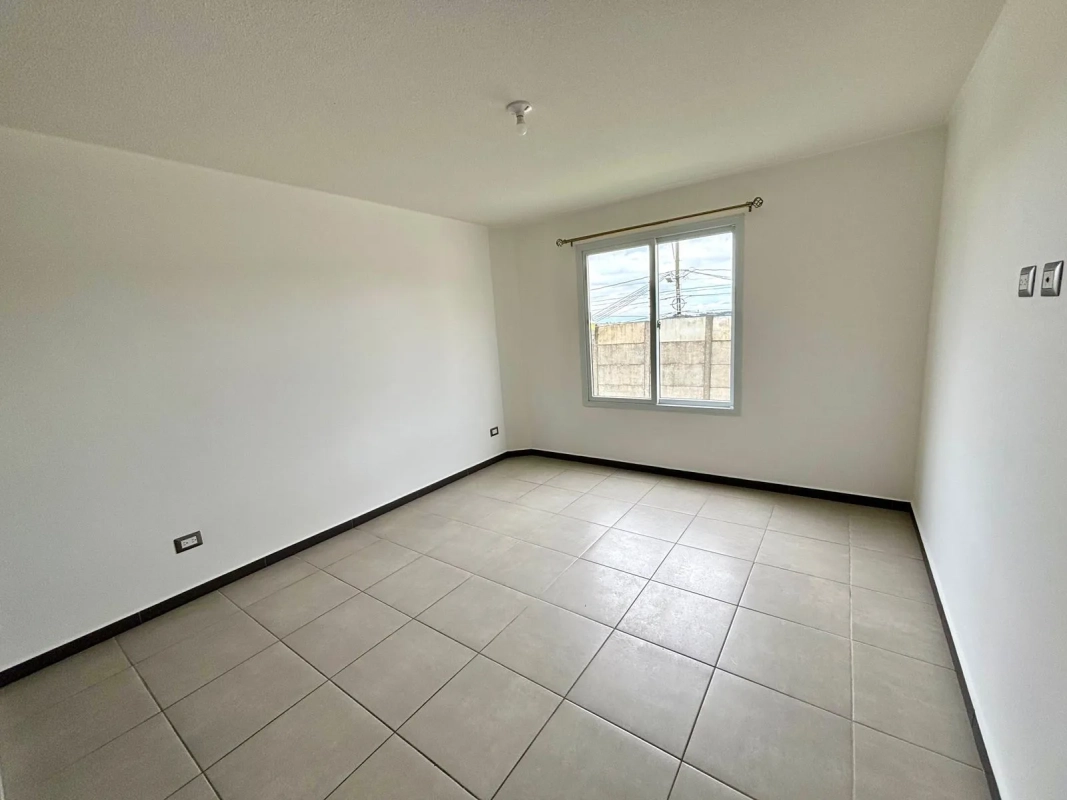 CASA AMPLIA EN ALQUILER – Cumbres de La Arboleda Km 21.5 Carretera a El Salvador