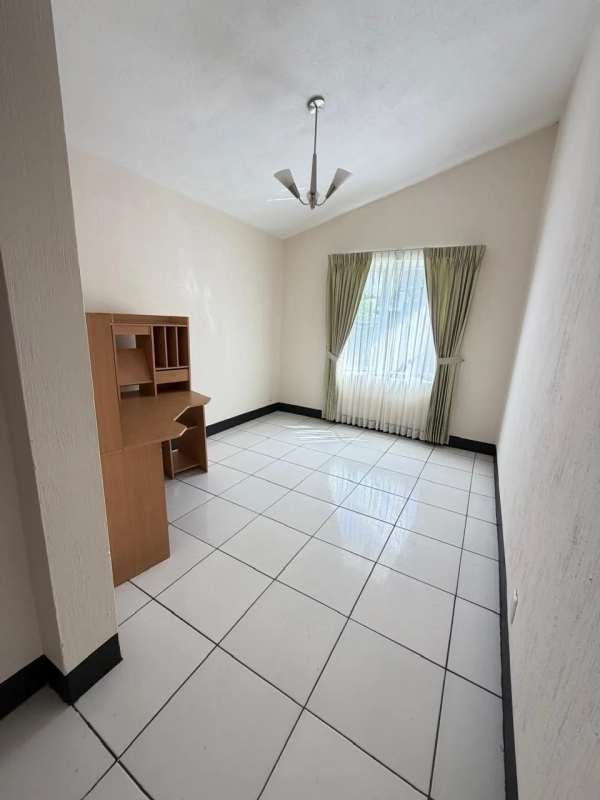 CASA DE ESQUINA 4 HABITACIONES