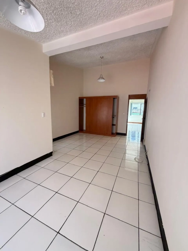 CASA DE ESQUINA 4 HABITACIONES