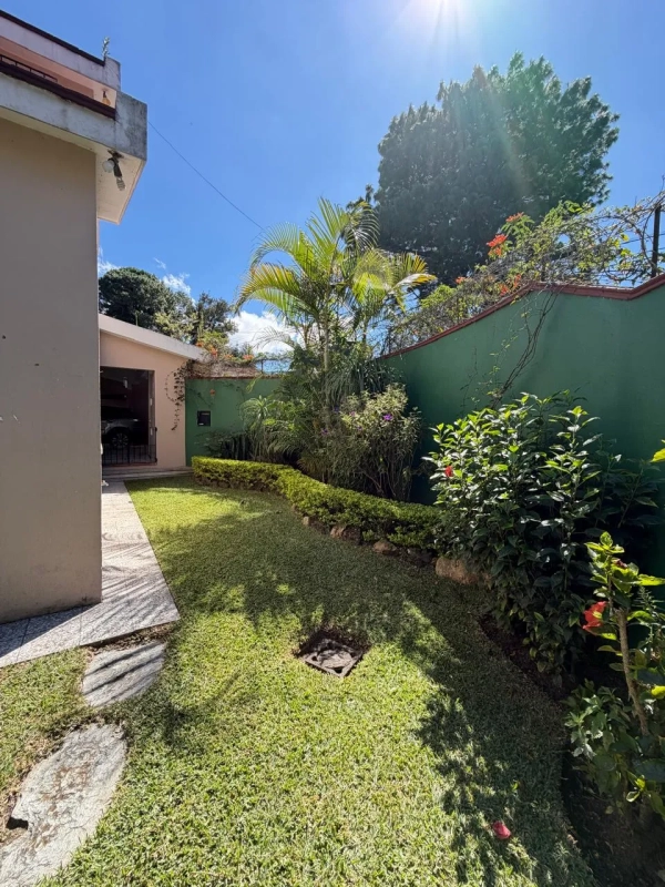 CASA DE ESQUINA 4 HABITACIONES