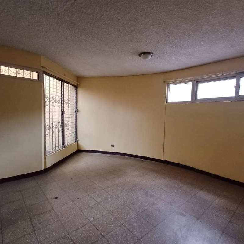 ¡¡¡Casa en Venta Zona 2 El Sauce sobre Avenida Elena, Fuera de Garita Guatemala!!!