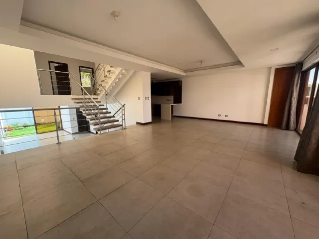 Casa en Cañadas de San Isidro, zona 16