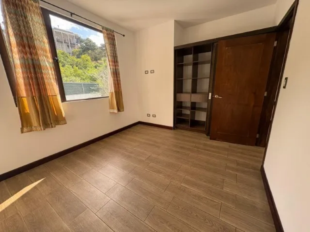 Casa en Cañadas de San Isidro, zona 16