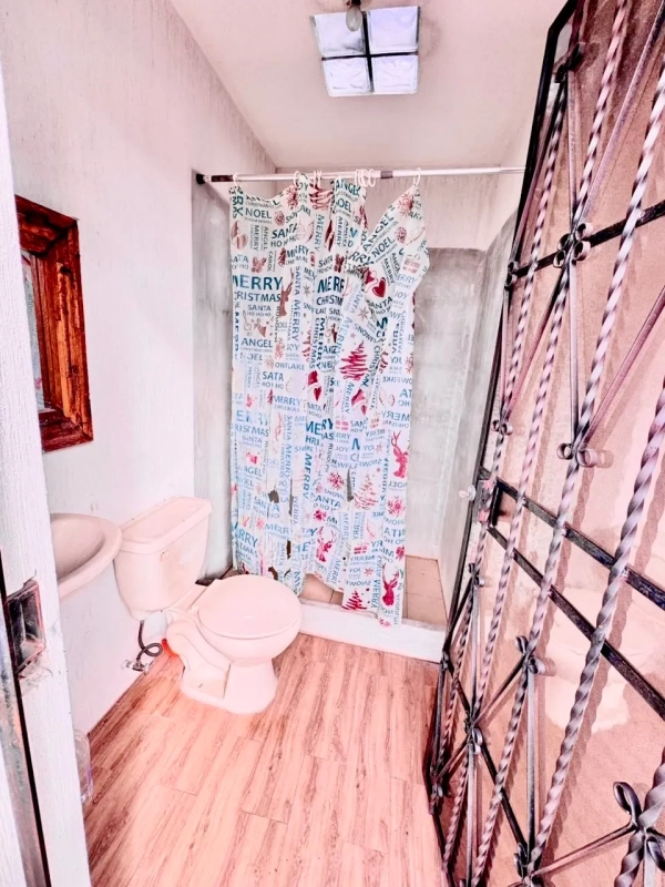 Zona 17 • Casa en Venta • Colonia Los Maestros