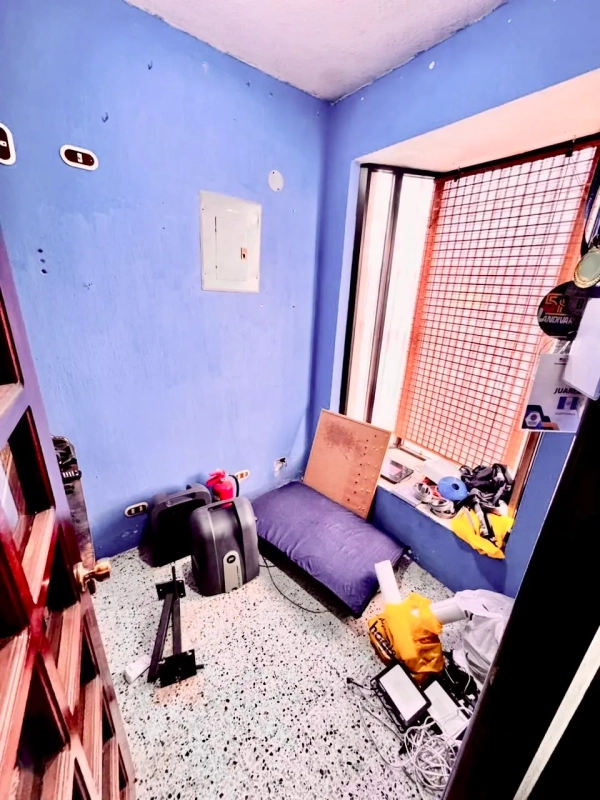 Zona 17 • Casa en Venta • Colonia Los Maestros