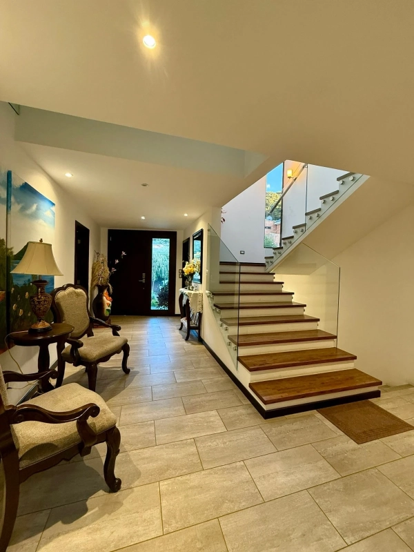 Casa en renta Antaria Buena Vista | Jardín amplio | Acceso Zona 10 y CAES