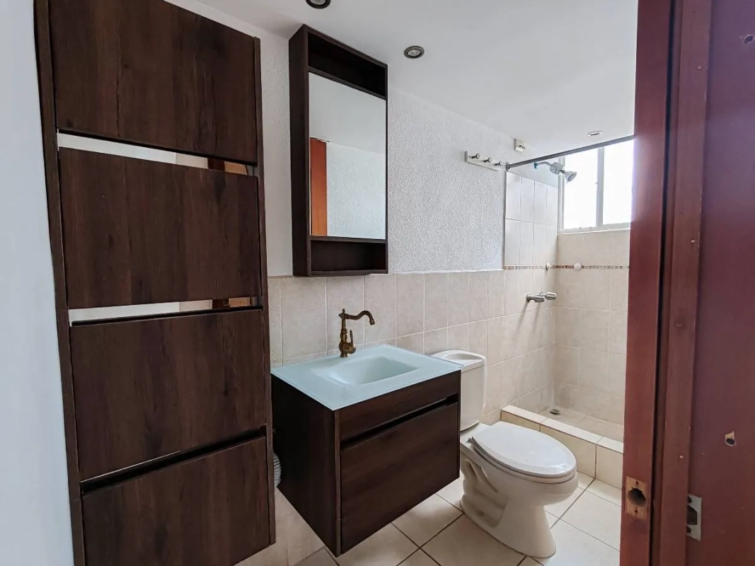 Venta de casa en zona 2