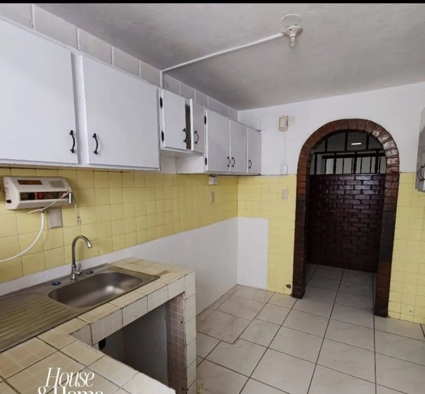 VENDO CASA EN LOMA LINDA ZONA 11