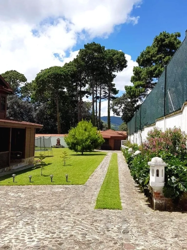 CASA DE LUJO AMUEBLADA EN VENTA – 📍Jardines de Santiago | Sacatepéquez