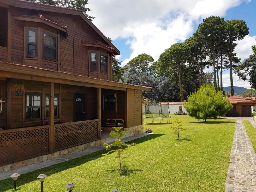 CASA DE LUJO AMUEBLADA EN VENTA – 📍Jardines de Santiago | Sacatepéquez