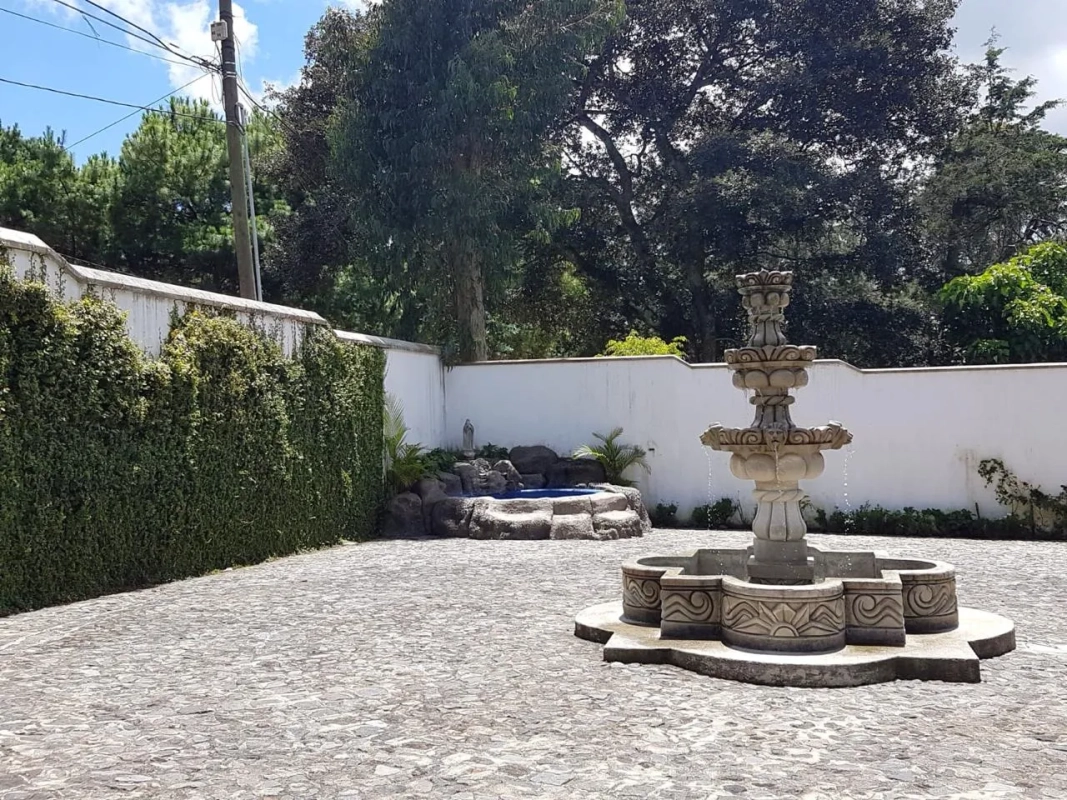 CASA DE LUJO AMUEBLADA EN VENTA – 📍Jardines de Santiago | Sacatepéquez