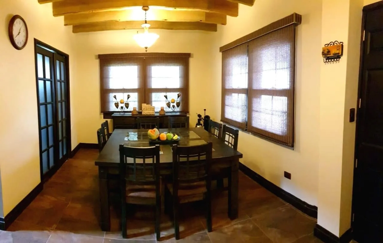 CASA DE LUJO AMUEBLADA EN VENTA – 📍Jardines de Santiago | Sacatepéquez