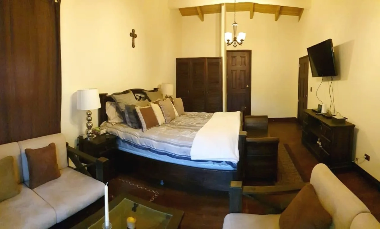 CASA DE LUJO AMUEBLADA EN VENTA – 📍Jardines de Santiago | Sacatepéquez