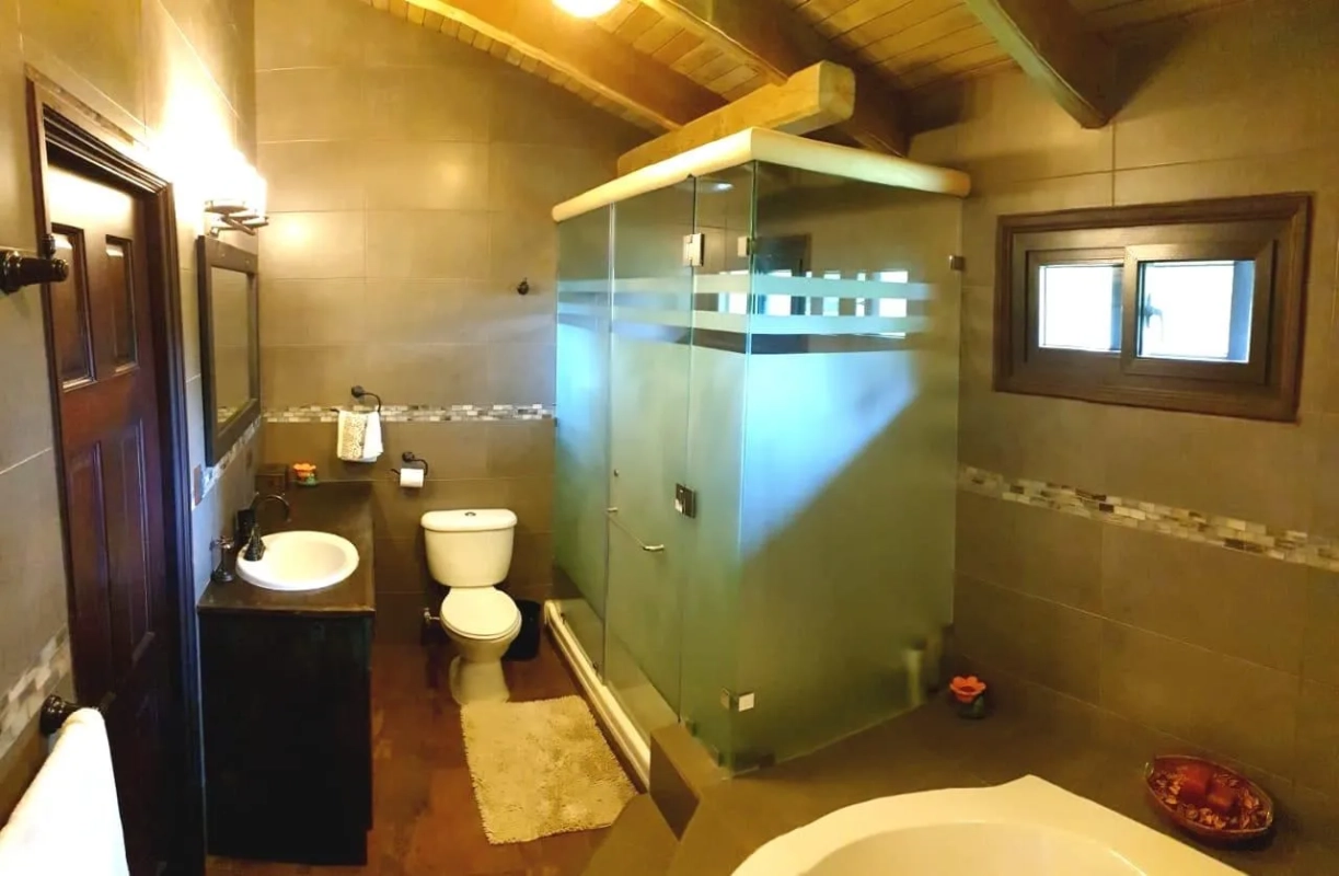 CASA DE LUJO AMUEBLADA EN VENTA – 📍Jardines de Santiago | Sacatepéquez