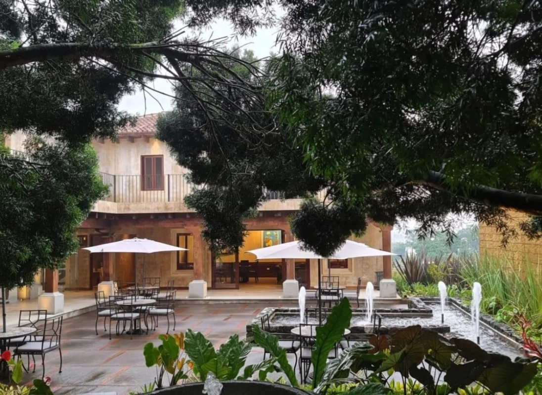 CASA EN VENTA – 📍Club Residencial Los Franciscanos, Antigua Guatemala | Combina lujo y exclusividad en un entorno natural