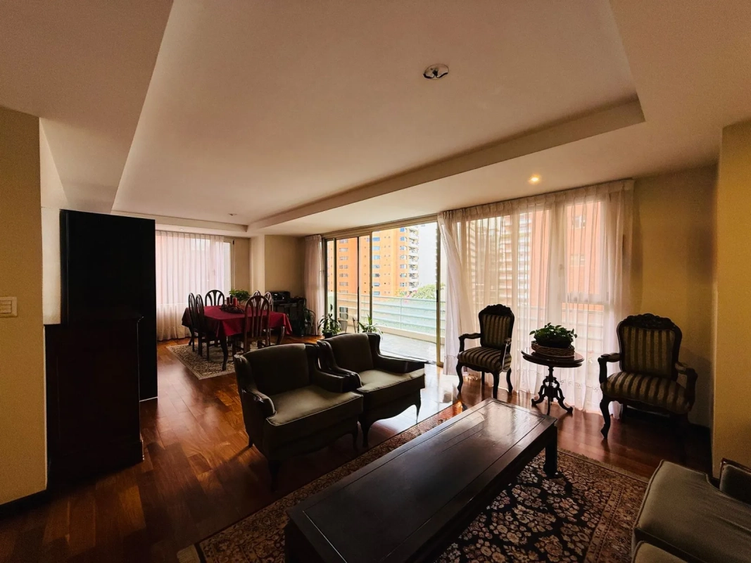 ALQUILER DE AMPLIO Y CÉNTRICO APARTAMENTO – ARIA, ZONA 10