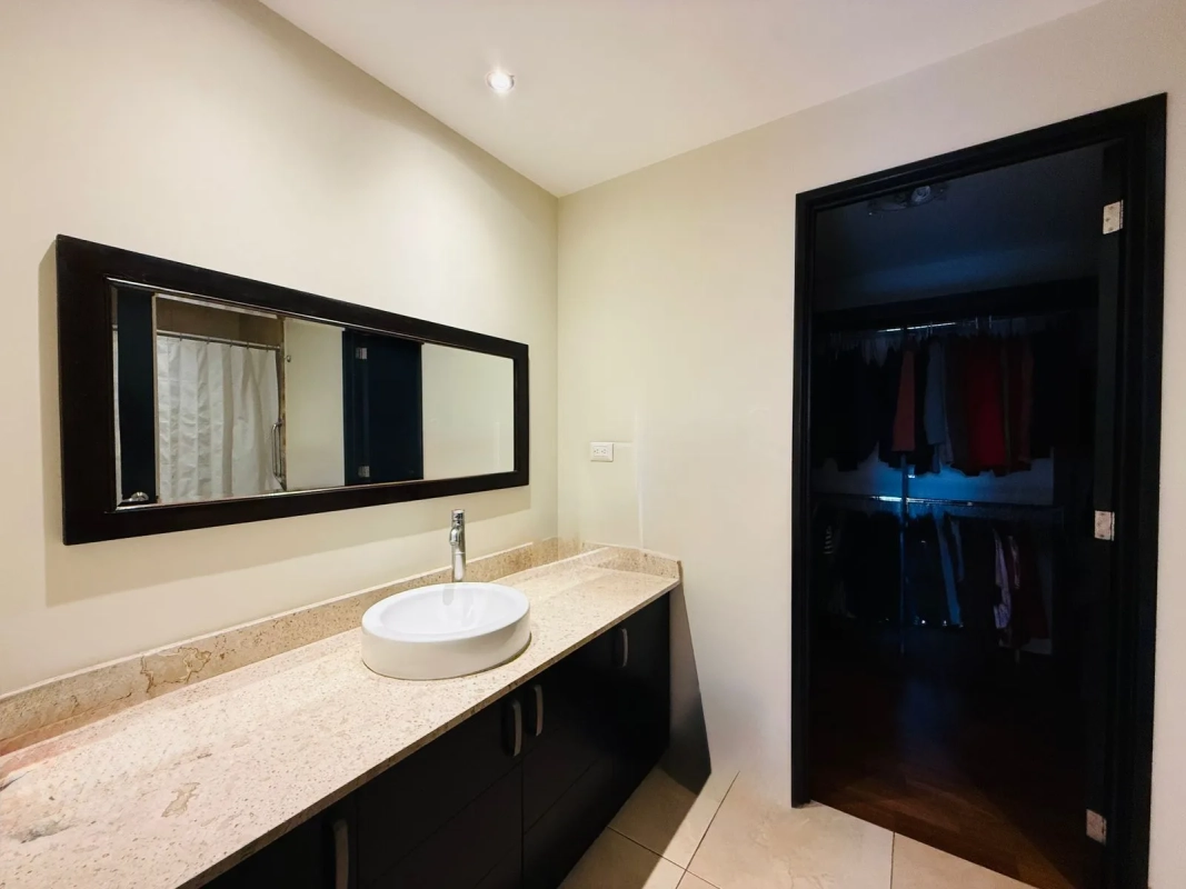 ALQUILER DE AMPLIO Y CÉNTRICO APARTAMENTO – ARIA, ZONA 10