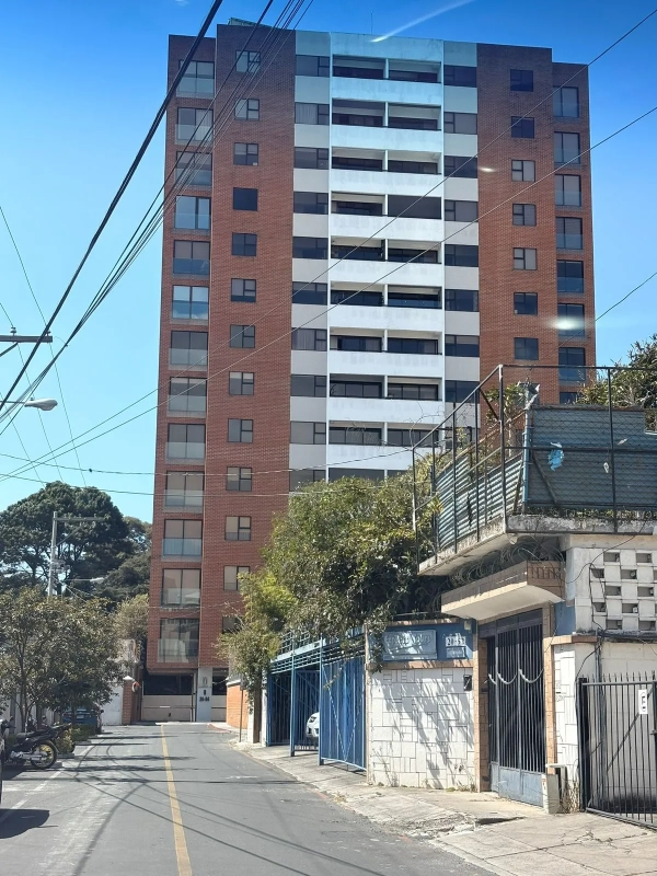 Amplio Apartamento en Casa Acueducto Zona 10