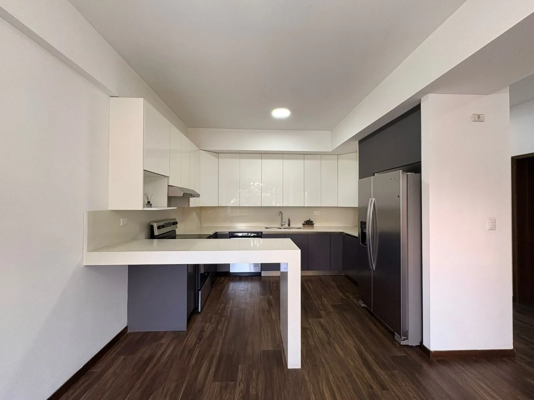 Amplio Apartamento en Casa Acueducto Zona 10