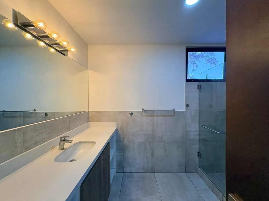 Amplio Apartamento en Casa Acueducto Zona 10