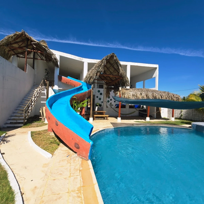 CHALET EN VENTA FRENTE AL MAR EN MONTERRICO