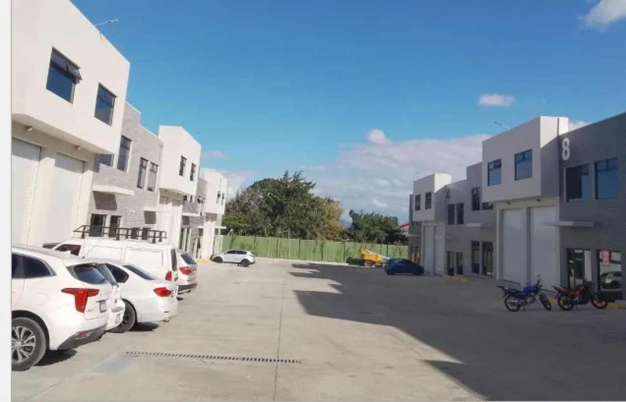 Alquiler de Ofibodega en zona 07 de Mixco complejo El Encinal 439.39 Mt2.