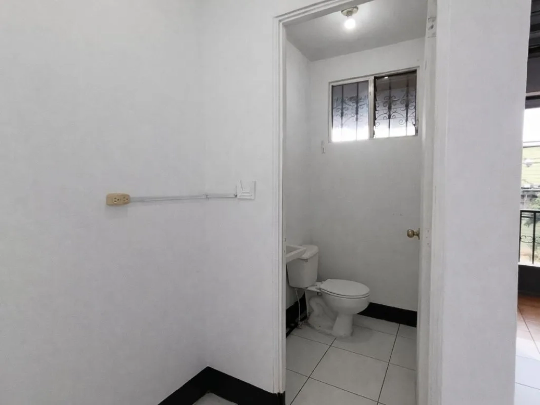 Local en Renta en Plaza Utatlán zona 7 cdad