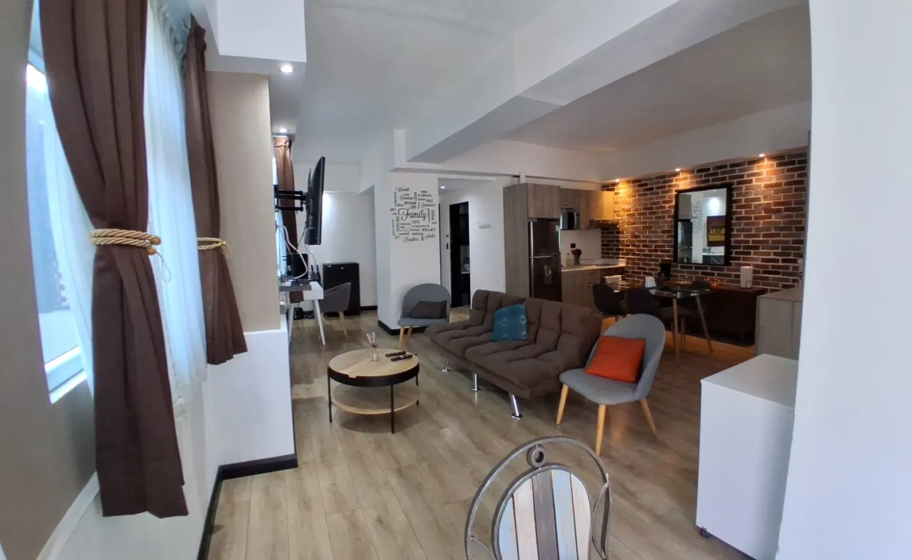 CENTRO VIVO, Zona 1. Apartamento amplio $135,000