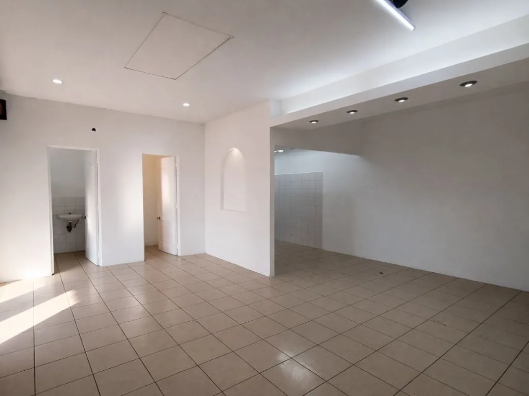 Local en Renta en Plaza Utatlán zona 7 cdad