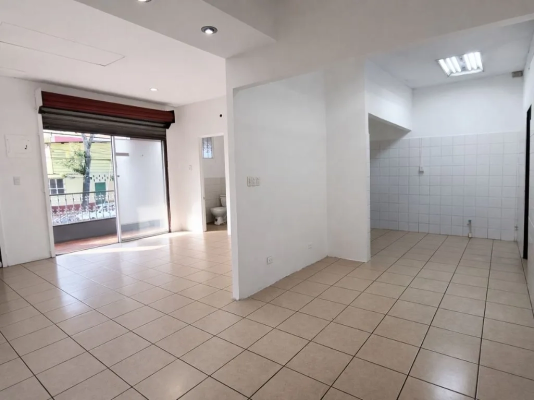 Local en Renta en Plaza Utatlán zona 7 cdad