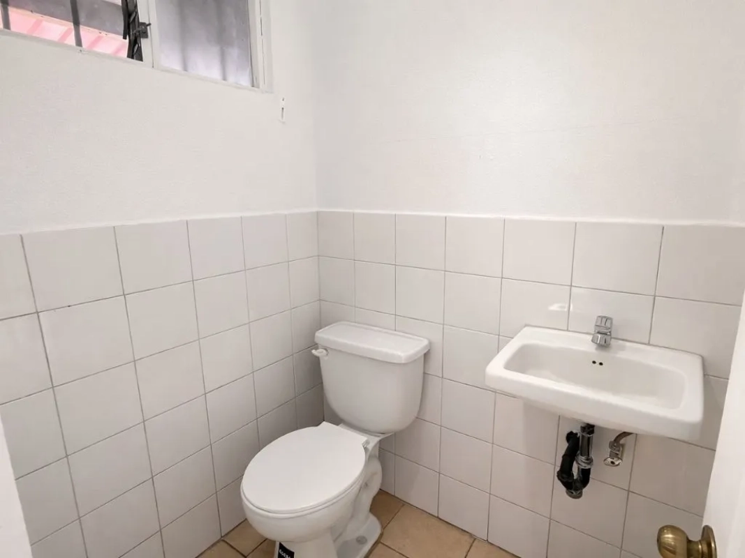 Local en Renta en Plaza Utatlán zona 7 cdad