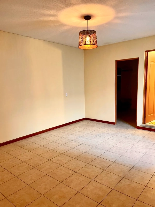 Zona 4 Mixco • Casa en Renta • Condominio El Barrio San Nicolás