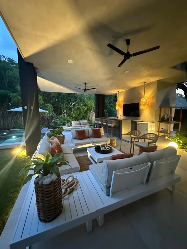 enta de hermosa casa completamente remodelada Casa Manglar Likin Frente a la Reserva Natural de Manglar.