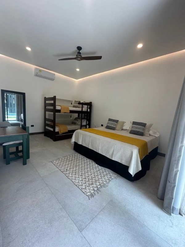 enta de hermosa casa completamente remodelada Casa Manglar Likin Frente a la Reserva Natural de Manglar.