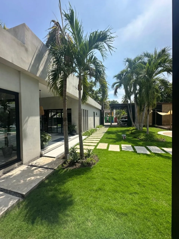 enta de hermosa casa completamente remodelada Casa Manglar Likin Frente a la Reserva Natural de Manglar.