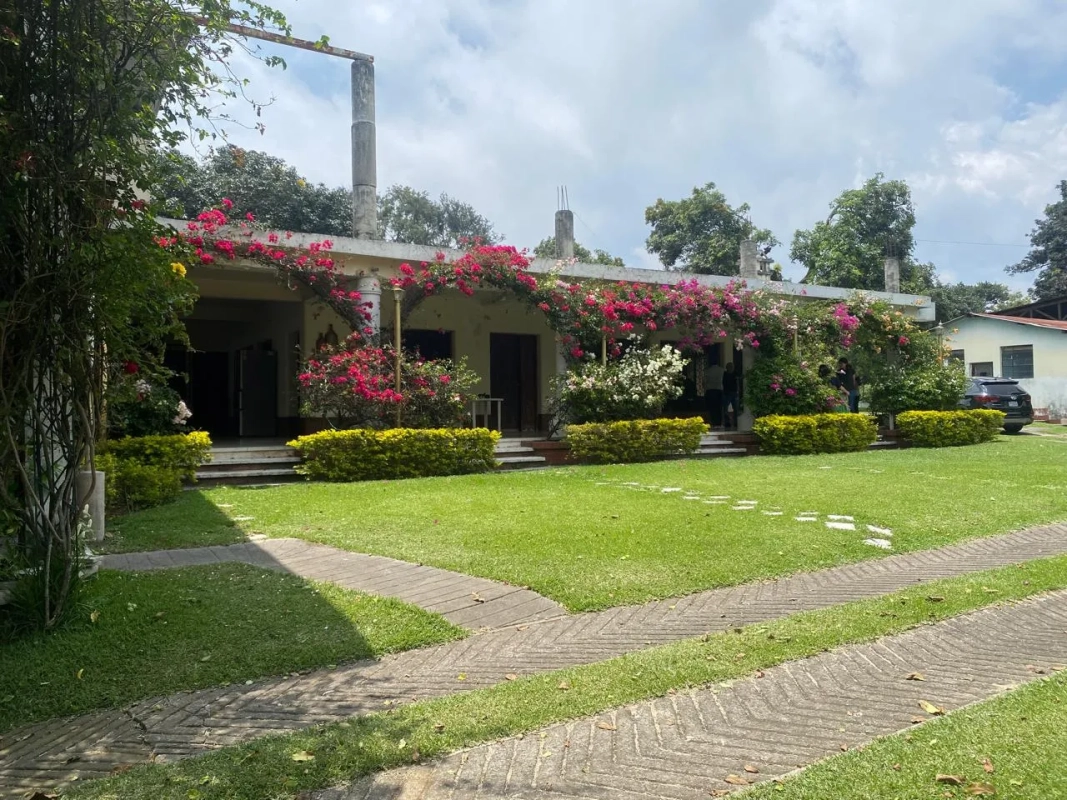 PRECIOSA PROPIEDAD DE ESQUINA EN ALOTENANGO FRENTE A LA RN14