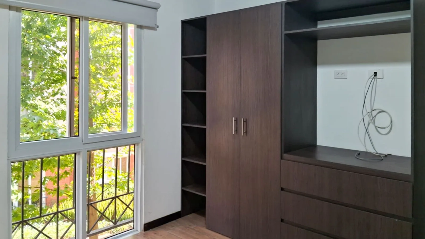 Condado Naranjo en Alameda Norte, Coruña. Q1,750,000 negociables.