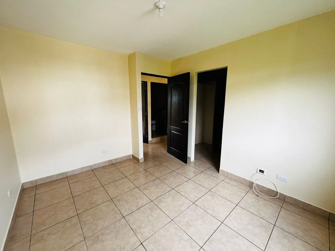 Apartamento de 2 dormitorios en Km 17 Cruce a la Olmeca, cercano a Colegio Americano